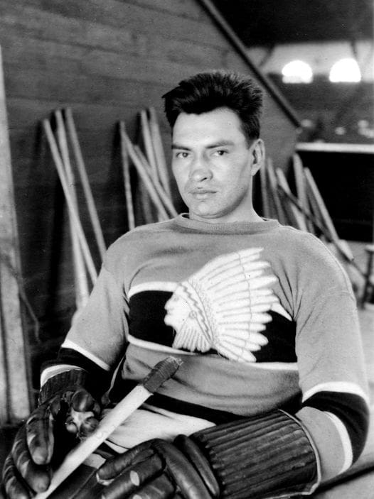 12 février 1931 : Henry Elmer  » Buddy  » Maracle fait son début dans la LNH – Le premier joueur autochtone de la LNH est passé à côté de l’histoire.