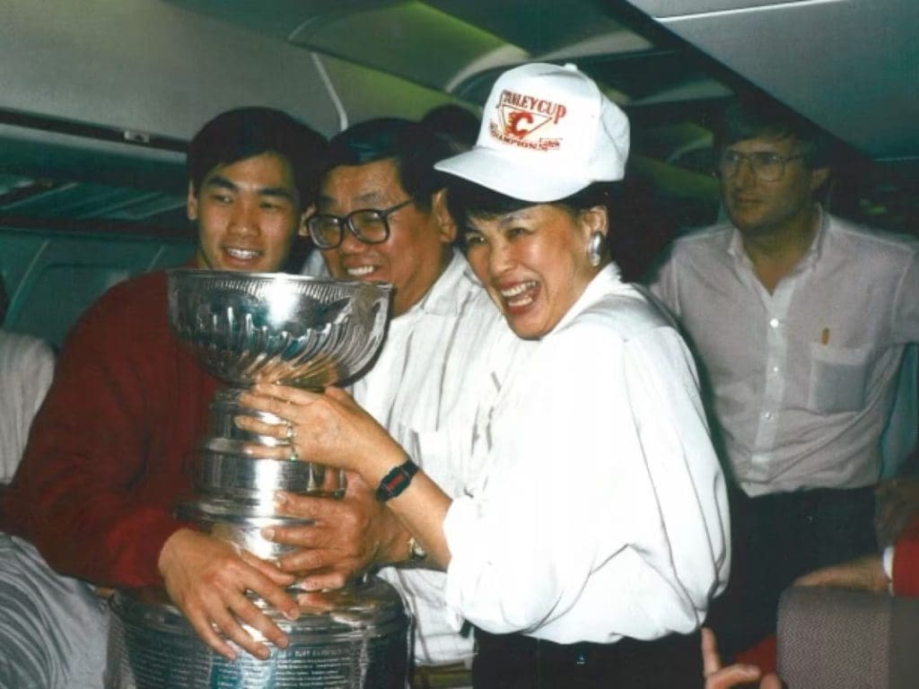 25 mai 1989 : Norman « Normie » Kwong, première personne d’origine asiatique à remporter la Coupe Stanley
