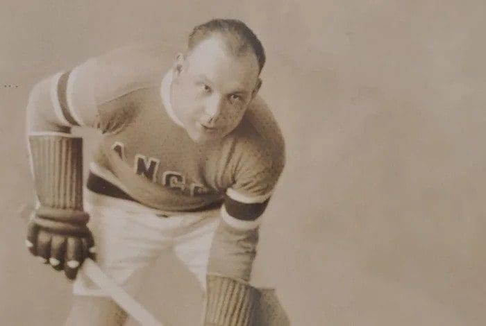 16 novembre 1926 : Le joueur autochtone Taffy Abel fait ses débuts dans la LNH